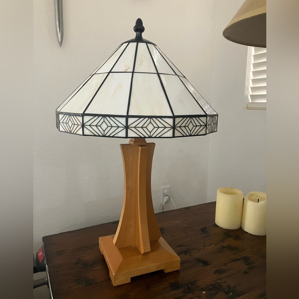 MCM Vintage Craftsman Mission Style Stained Glass Table Lamp - Cream and Brown - Picture 10 of 10